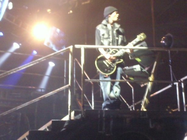 Tom Kaulitz standing so close, I could practically hear his heart beat! <3